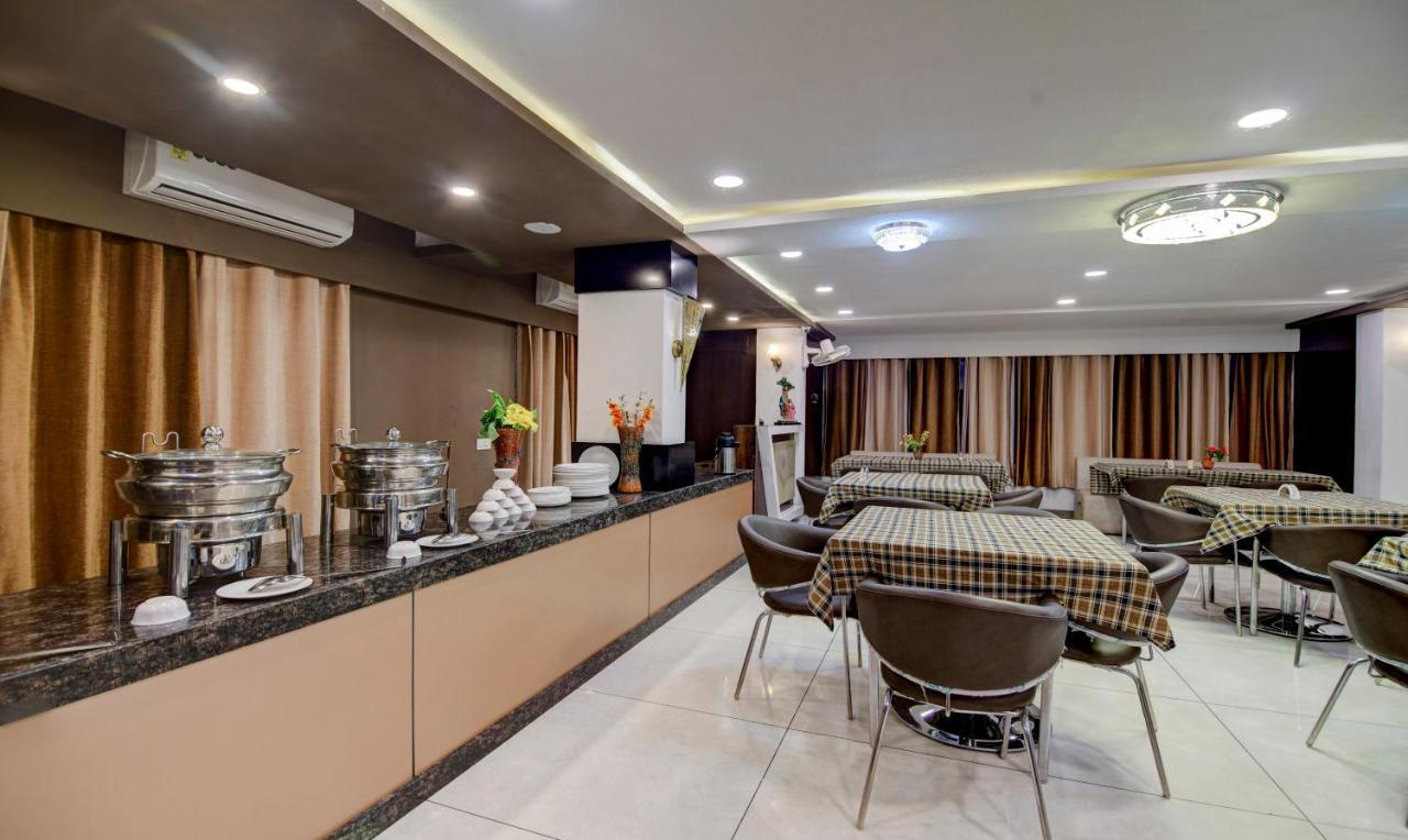 Hotel Signature Planet Индор Екстериор снимка