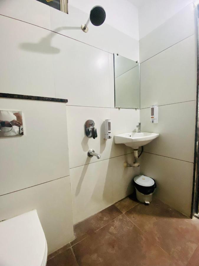 Hotel Signature Planet Индор Екстериор снимка