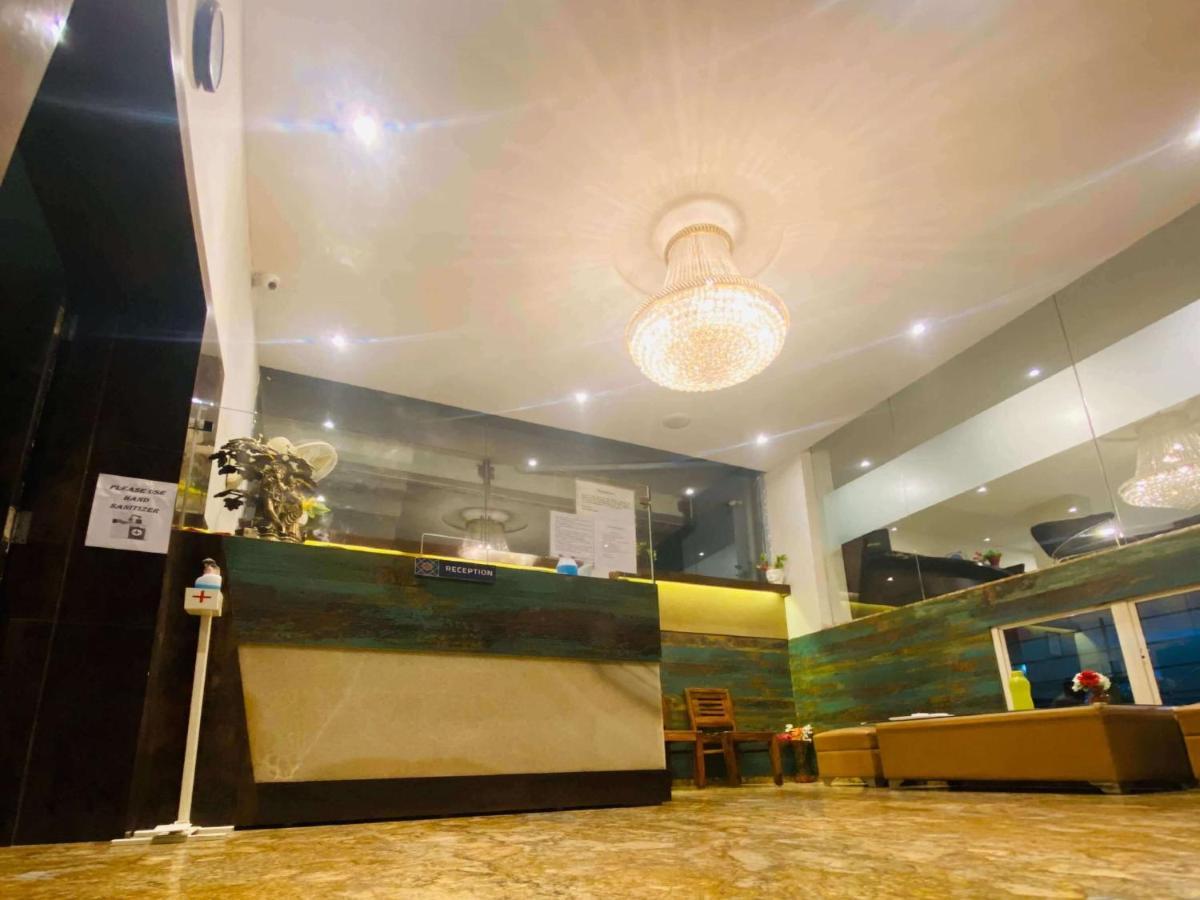 Hotel Signature Planet Индор Екстериор снимка