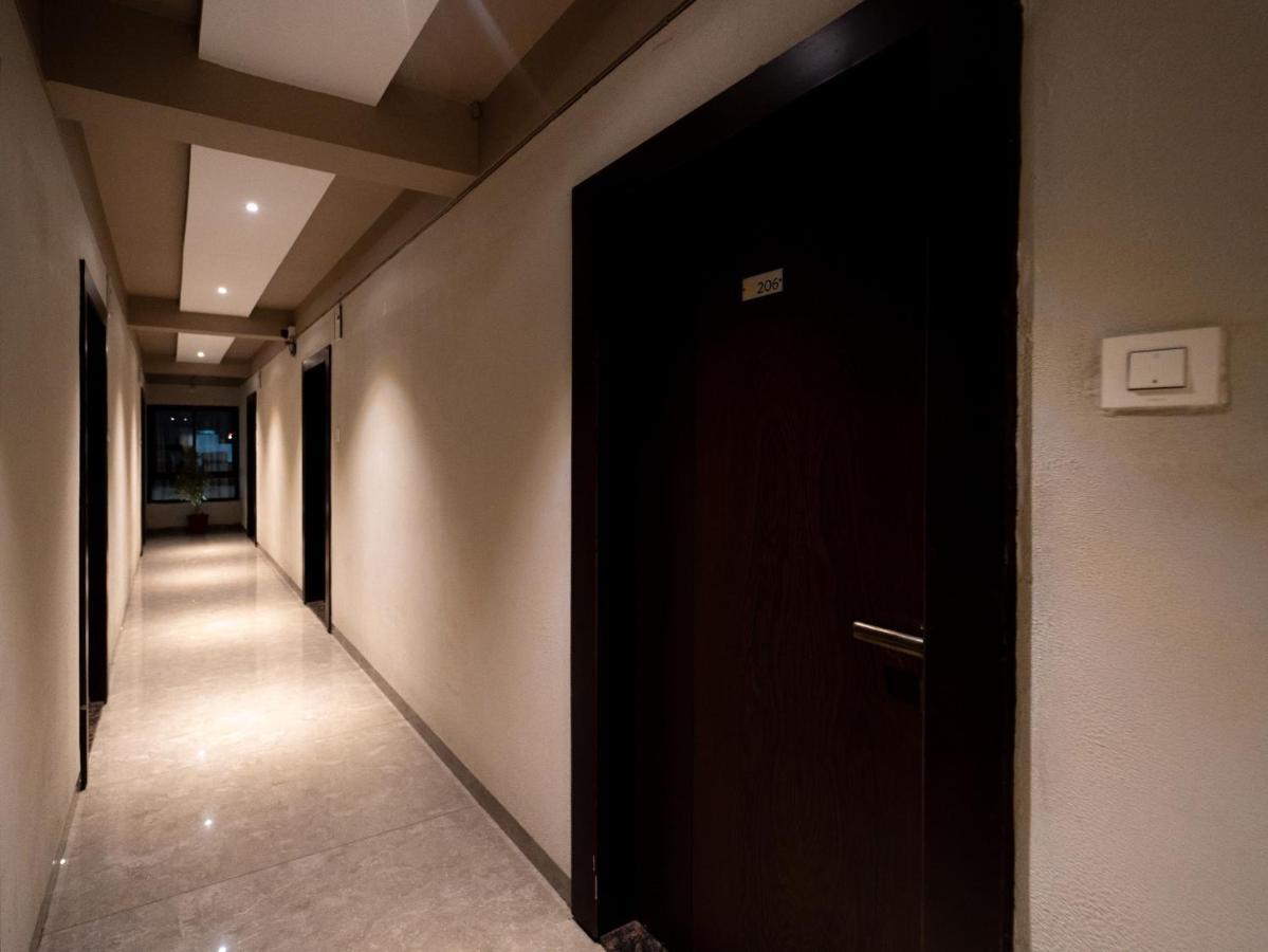 Hotel Signature Planet Индор Екстериор снимка